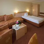 Отель An Der Linah Garni Букстехуде