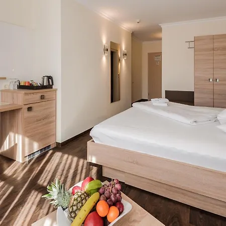 An Der Linah Garni מלון